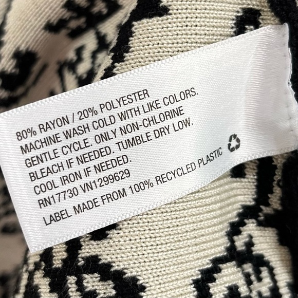 NWT- Black and Off White Sweater Dress - XS - Picture 4 of 6